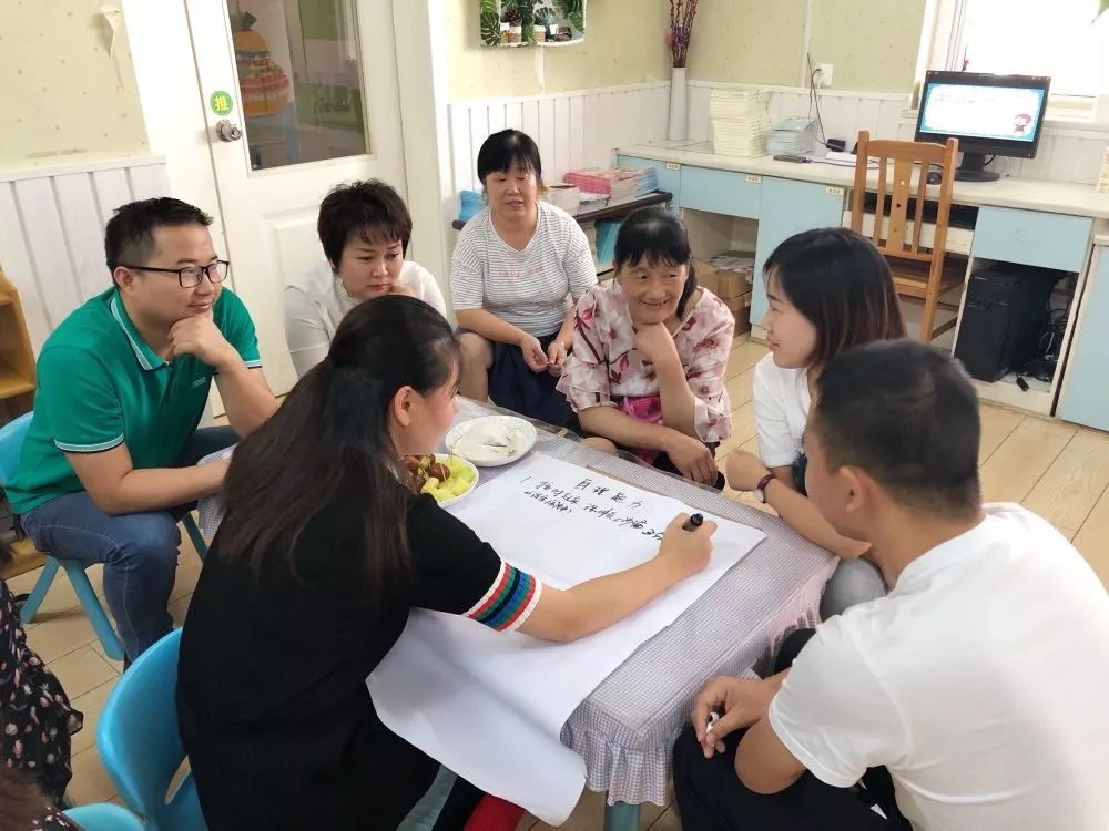 萬嬰麓山潤城幼兒園 “幼小銜接，無縫對接”大班主題式家長座談會暨家庭教育咨詢